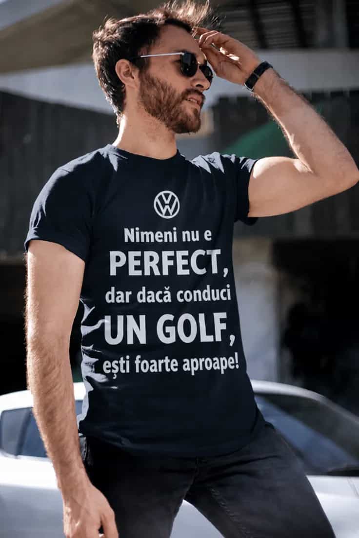 Tricou amuzant Aproape perfect la volan cu marca la alegere