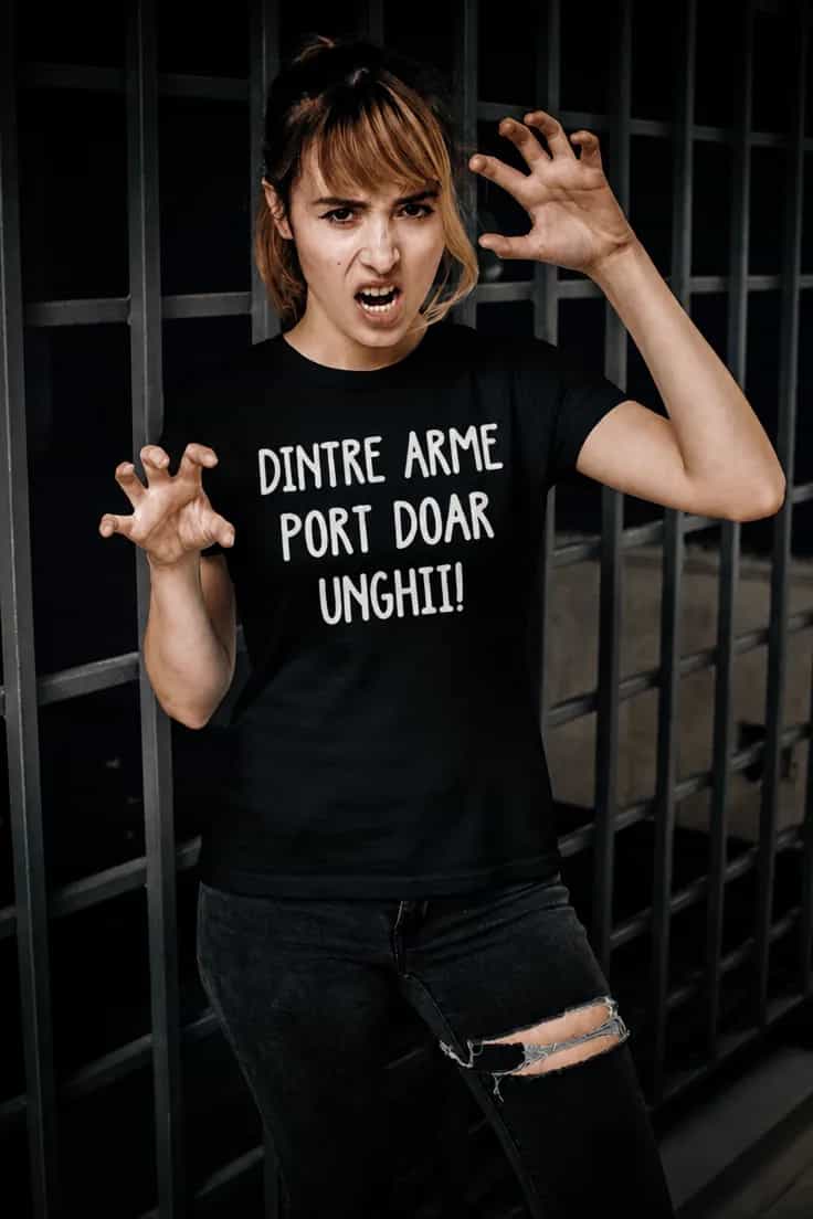Tricou amuzant Arma mea sunt unghiile