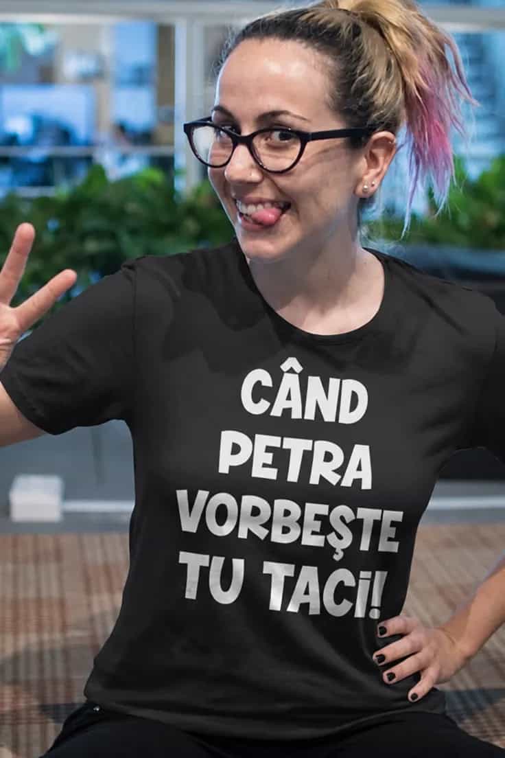 Tricou amuzant Când vorbește taci cu nume personalizat