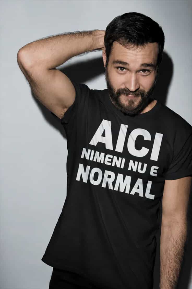 Tricou amuzant Nimeni nu e normal - AICI NIMENI