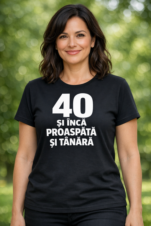 Tricou amuzant pentru femei „40 și încă proaspătă și tânără”