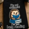 Tricou pentru cititoarei introvertite – I’m not antisocial I’m just busy reading – tricou amuzant cu mesaj