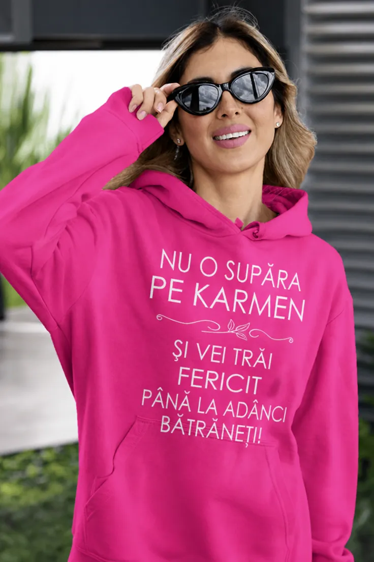 Bluză amuzantă cu nume personalizat pentru Karmen, cu mesaj haios imprimat