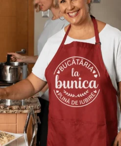 Șorț amuzant Bucătăria la bunica cu mesajul BUCĂTĂRIA la bunica PLINĂ DE IUBIRE