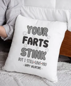 Pernă decorativă Mesaj amuzant de Valentine cu text printat YOUR FARTS STINK BUT I STILL-LOVE-YOU - HAPPY VALENTINES -