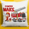 Pernă decorativă mică pompier cu nume personalizat, design haios pentru cadou
