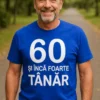 Tricou amuzant 60 și încă tânăr cu mesajul 60 ȘI ÎNCĂ FOARTE TÂNĂR.