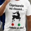 Tricou amuzant Căprioarele mă cheamă cu design haios și mesaj imprimat