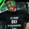 Tricou amuzant Pe răspunderea ta cu mesajul CU MINE BEI PE RĂSPUNDEREA TA!