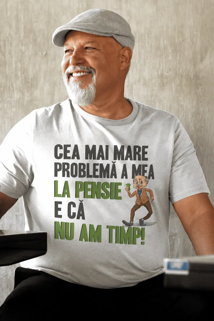 Tricou amuzant Pensie fără timp cu mesajul CEA MAI MARE PROBLEMĂ A MEA LA PENSIE E CĂ NU AM TIMP!