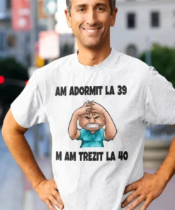 Tricou amuzant Trezire la 40 cu mesajul AM ADORMIT LA 39 M AM TREZIT LA 40